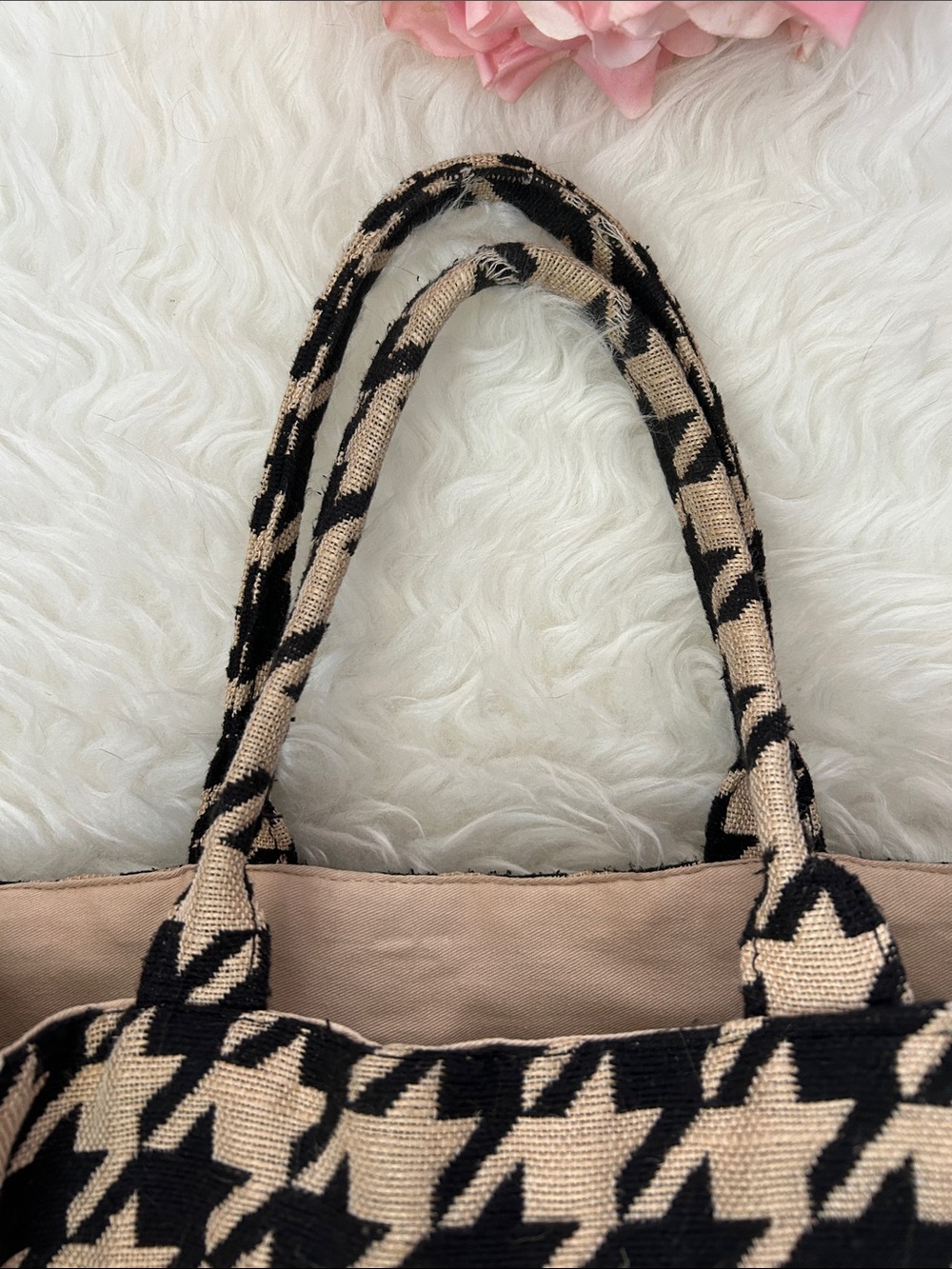 H&M • Houndstooth Tote Bag - Black & Tan Checkered Houndstooth • Pre-owned :) - Picture 4 of 14